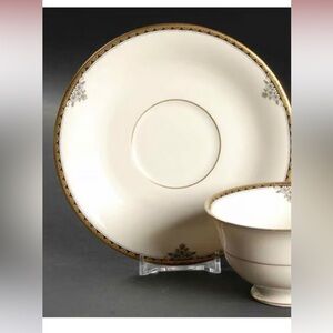 Berkeley Square by Community Saucer